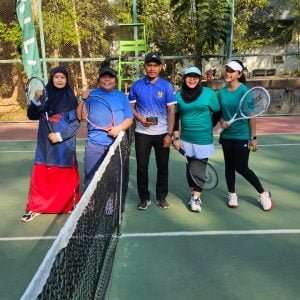 Luar Biasa, Guru SD Islam Athirah 2 Juara Pertandingan Tenis Hut Kalla Grup