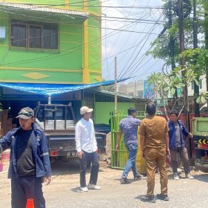 Kolaborasi Dinas PU dan Komisi C Cabut 7 Tiang Kabel Fiber Optik Tak Berijin