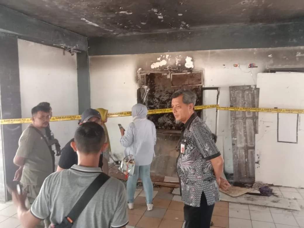 FB_IMG_1701851489331 Disperkim Makassar Mengunjungi Kebakaran Jalan Rajawali