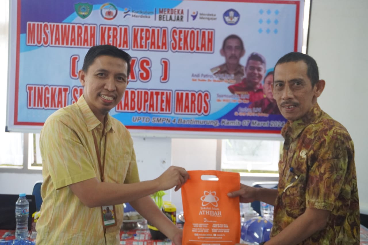 Kepala SMA Islam Athirah Bukit Baruga Sharing Session bersama 70 Kepsek SMP di Maros Kepala SMA Islam Athirah Bukit Baruga Sharing Session bersama 70 Kepsek SMP di Maros