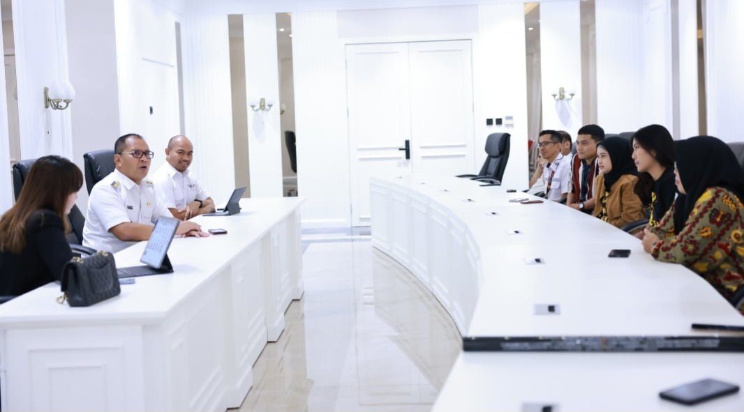 Danny Bantu Promosikan Sineas Lokal Makassar 'Keluar Main 1994' Danny Bantu Promosikan Sineas Lokal Makassar 'Keluar Main 1994'