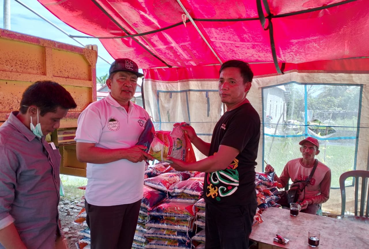 KKLR Sulsel Salurkan Beras 1 Ton Kepadan Warga Terdampak Bencana Di Lutra KKLR Sulsel Salurkan Beras 1 Ton Kepadan Warga Terdampak Bencana Di Lutra