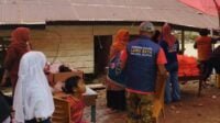 KKLR Sulsel Kembali Salurkan 300 Porsi Nasi Kotak untuk Warga Korban Banjir di Desa Kadundung Luwu