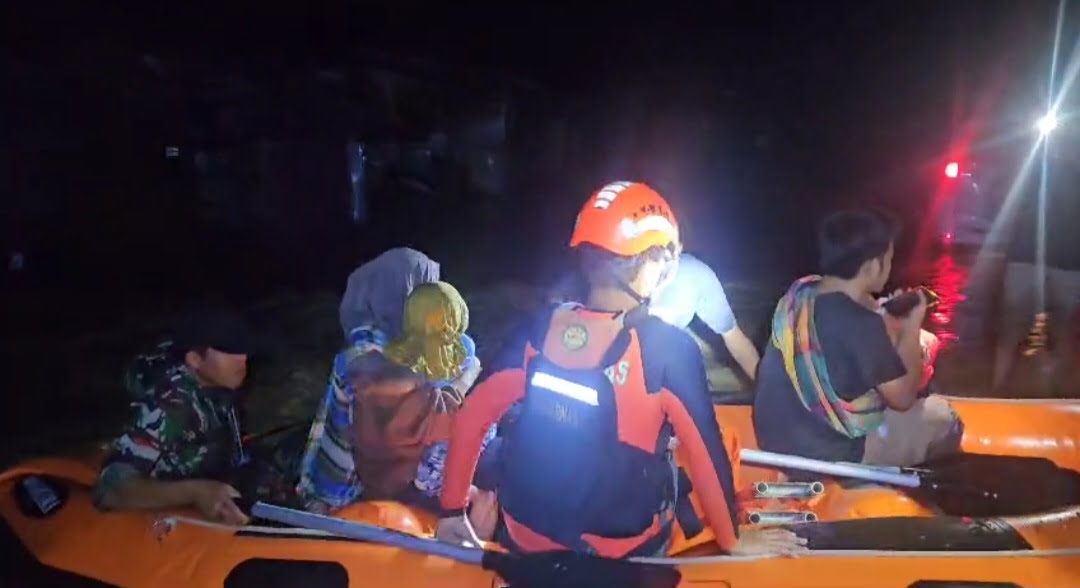 Banjir dan Longsor di Kabupaten Luwu, 14 Warga Meninggal Dunia Banjir dan Longsor di Kabupaten Luwu, 14 Warga Meninggal Dunia