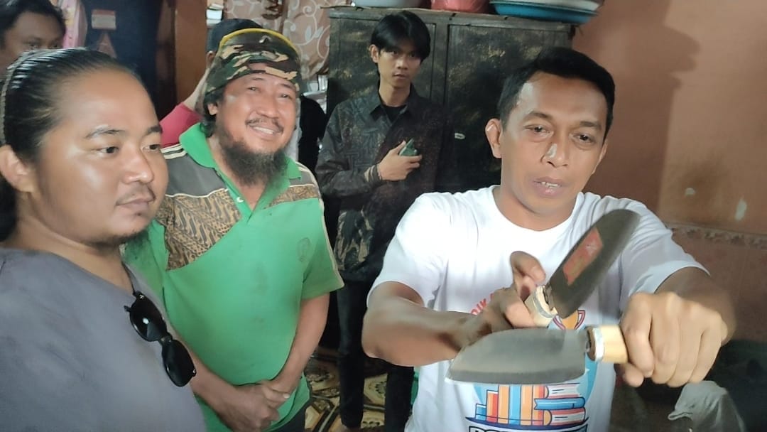Paslon Bupati Sidrap Sambangi Kawasan Pajalele