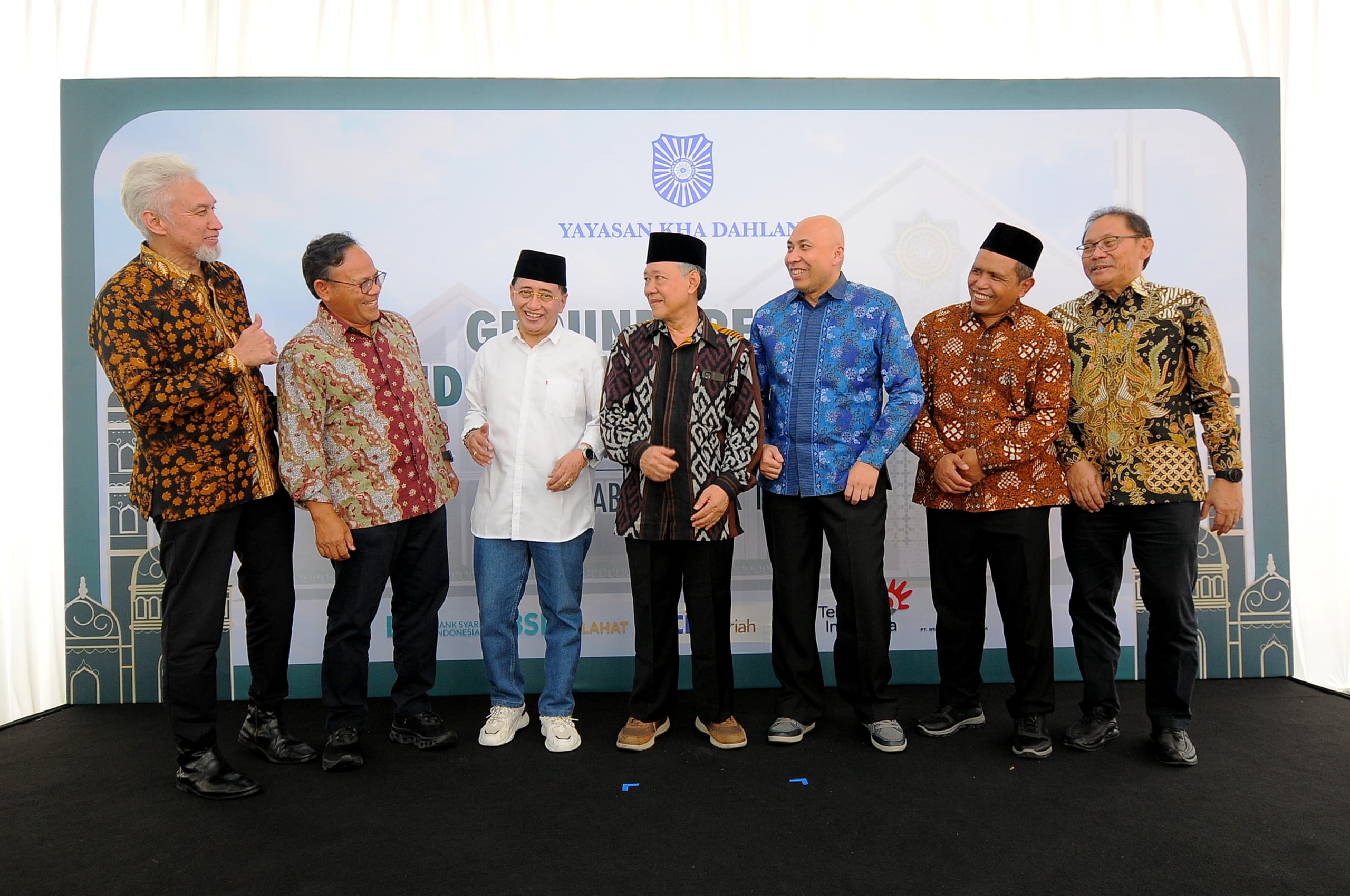 BSI & Muhammadiyah Berkolaborasi Membangun Umat Melalui Masjid Padepokan KH Ahmad Dahlan BSI & Muhammadiyah Berkolaborasi Membangun Umat Melalui Masjid Padepokan KH Ahmad Dahlan