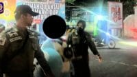Satpol PP dan Tim TRC Dinsos Makassar Lakukan Penertiban Anjal Satpol PP dan Tim TRC Dinsos Makassar Lakukan Penertiban Anjal