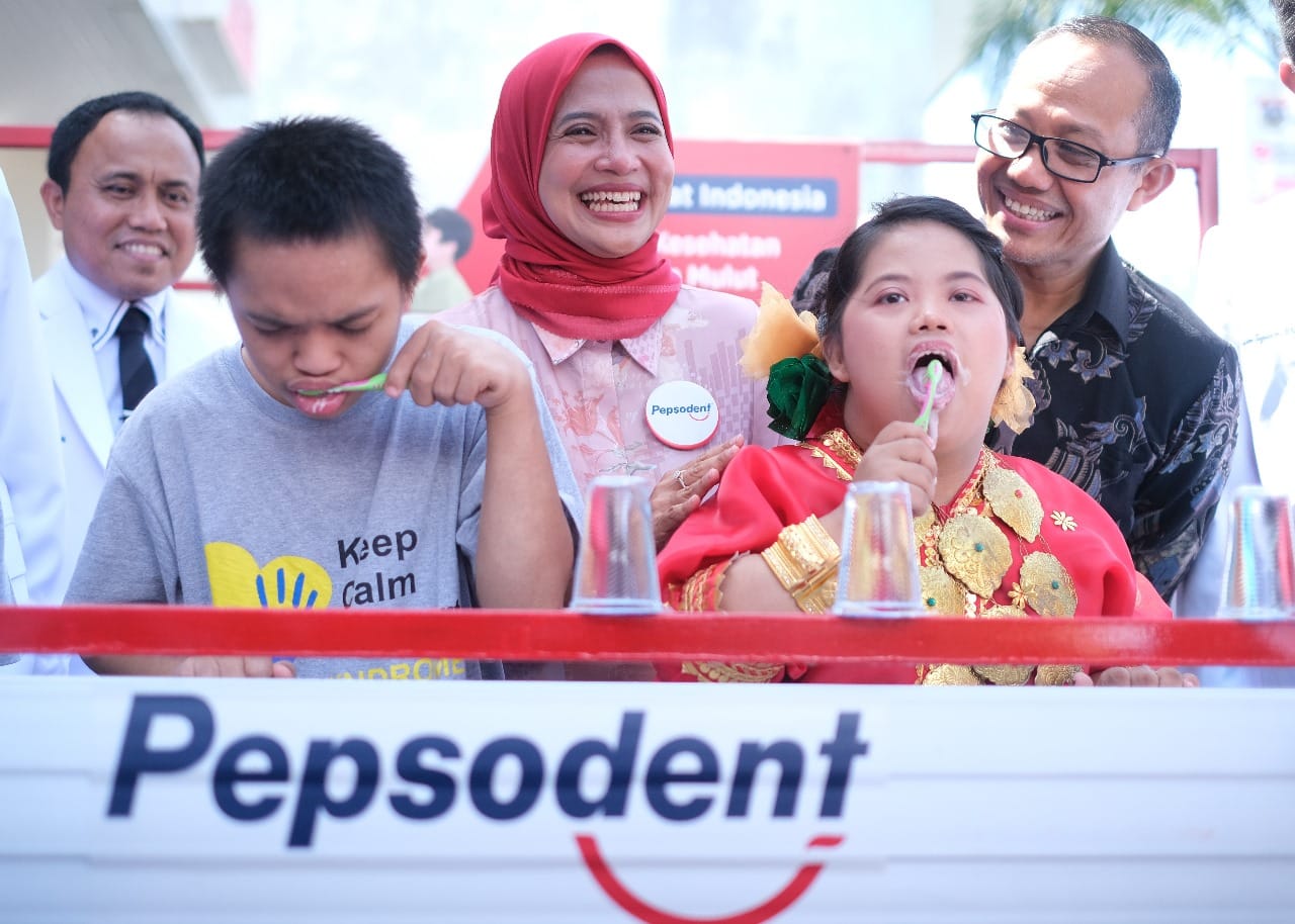 Hari Lesehatan Gigi Nasional 2024 Kembali Hadir di Makassar, Didukung Layanan Konsultasi Dokter Gigi Online